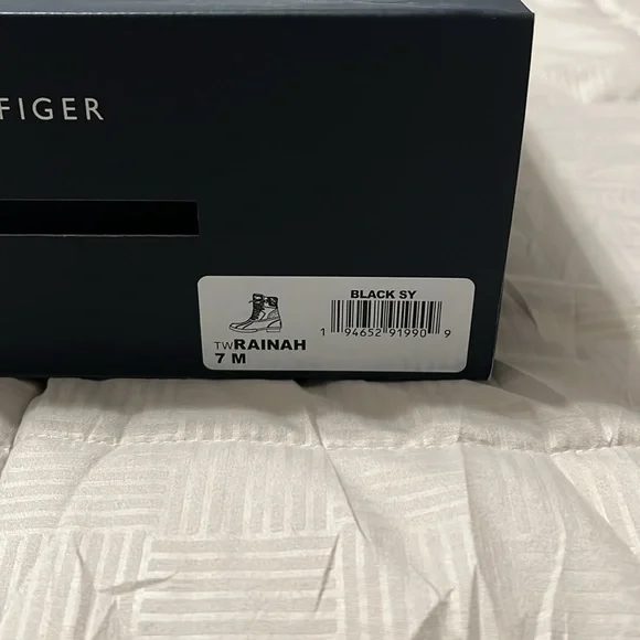 Tommy Hilfiger Duck Boots Women’s - Picture 3 of 4